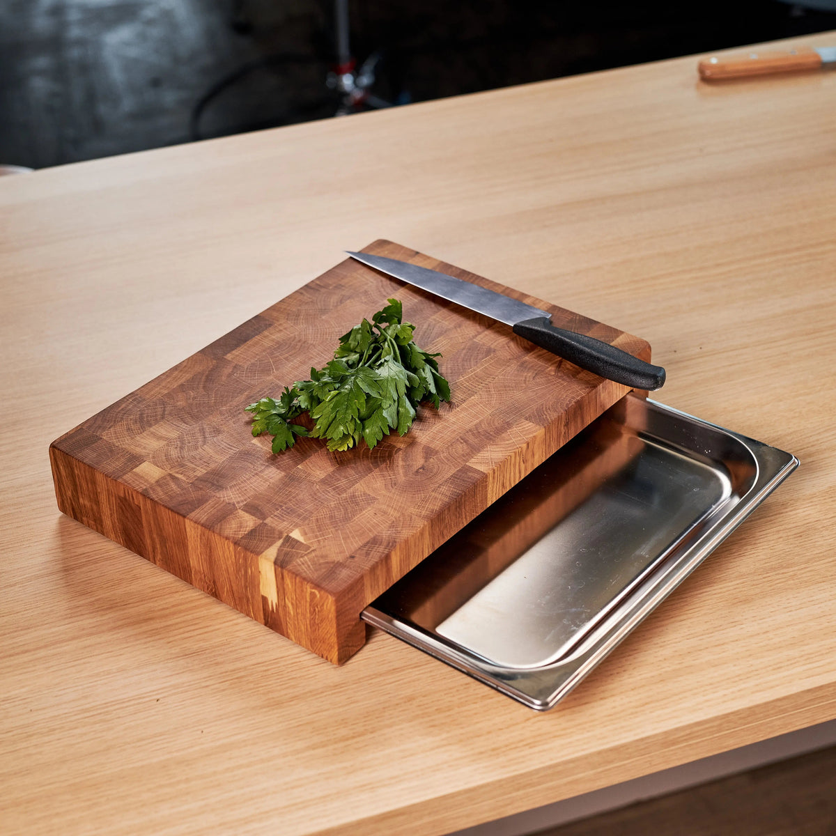 Stirnholz-Schneidebrett mit Auffangschale – 40 × 30 × 6 cm